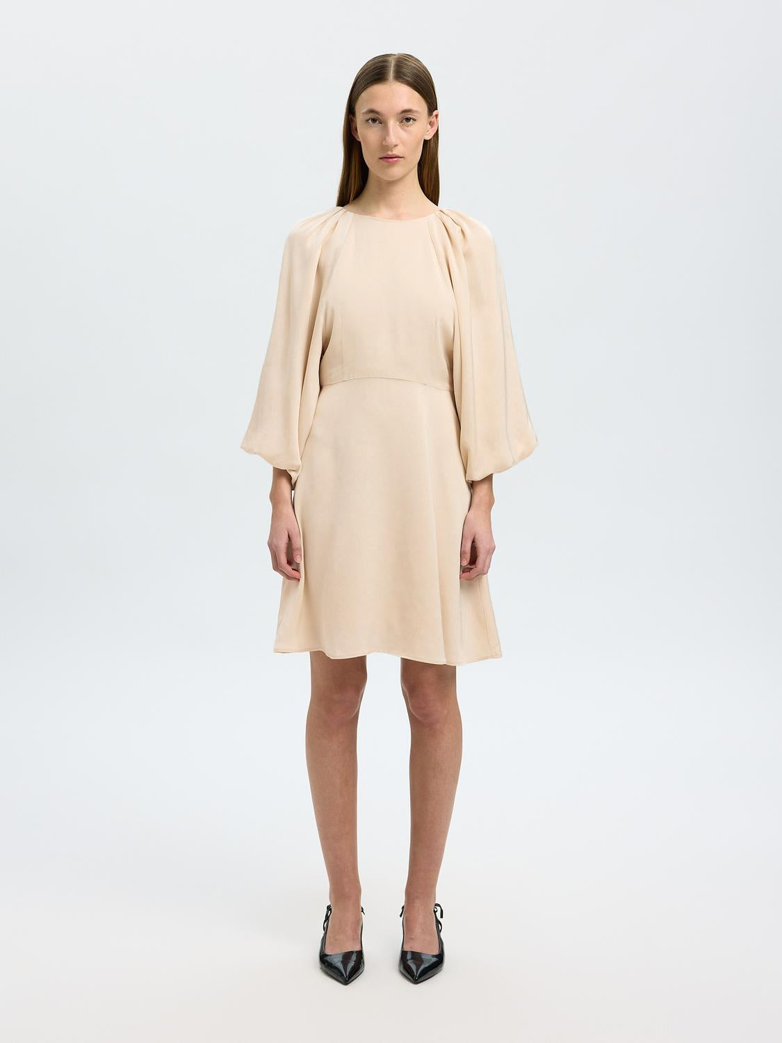 model_shot-front